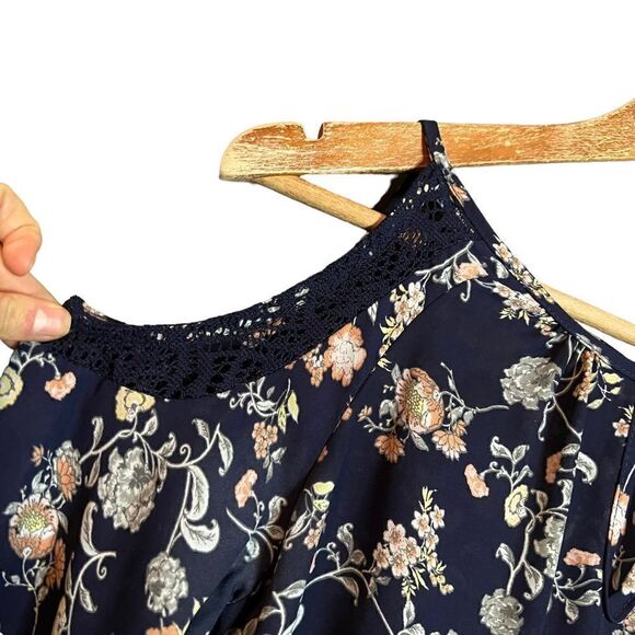 3 for $30! Como black floral cold shoulder top - Picture 3 of 8